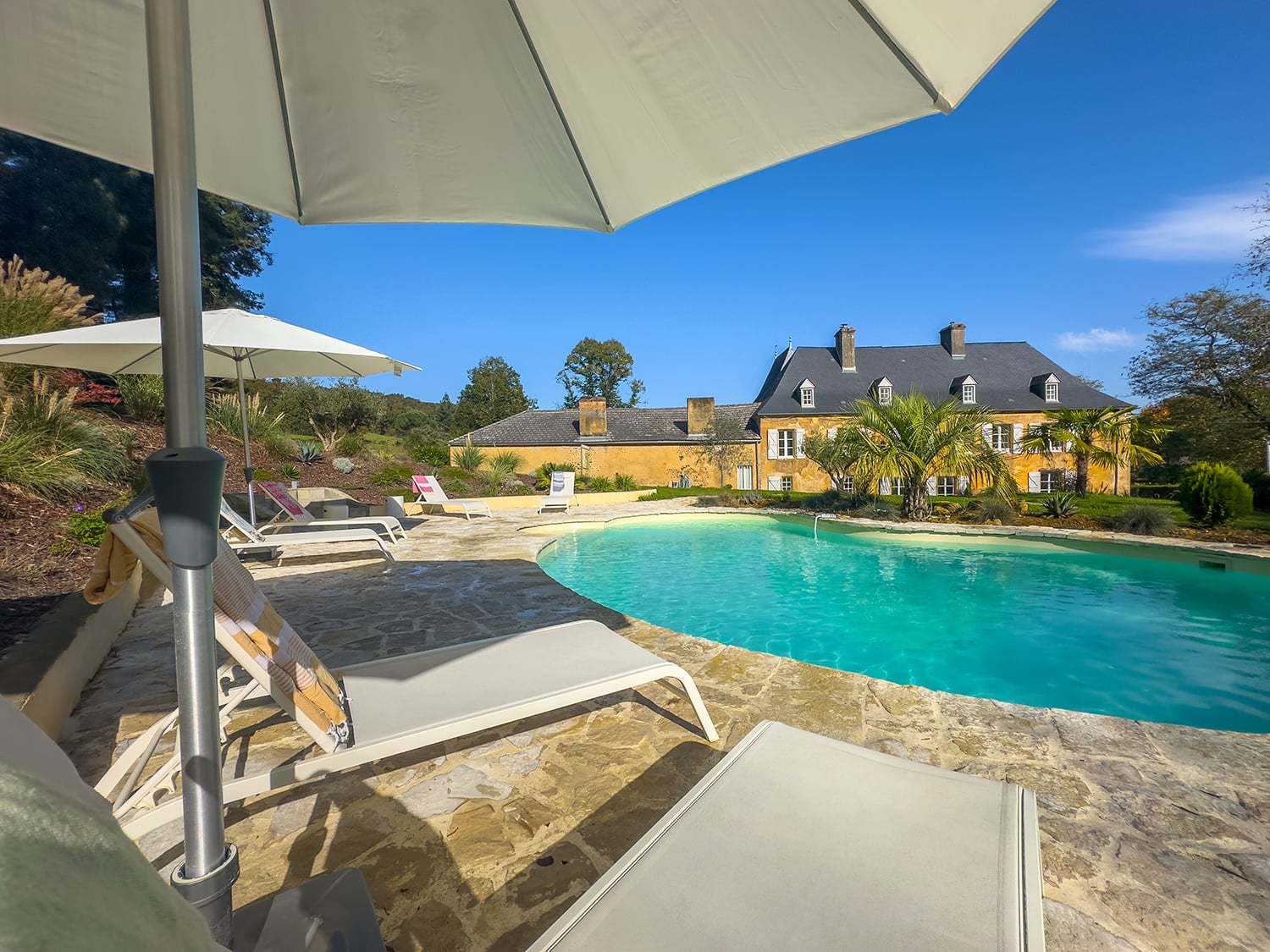 Holiday château with private pool in Nouvelle-Aquitaine, France