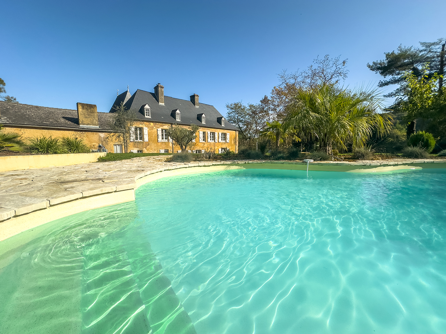 Holiday château with private pool in Nouvelle-Aquitaine, France