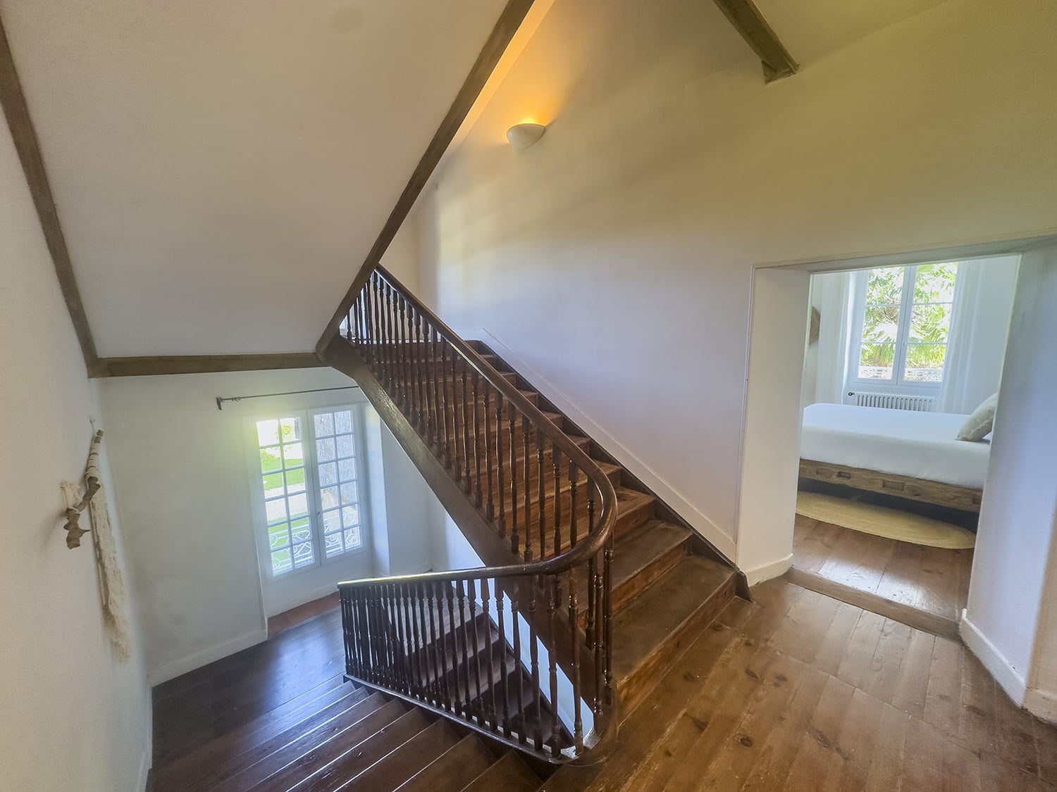 Staircase | Holiday château in Nouvelle-Aquitaine, France