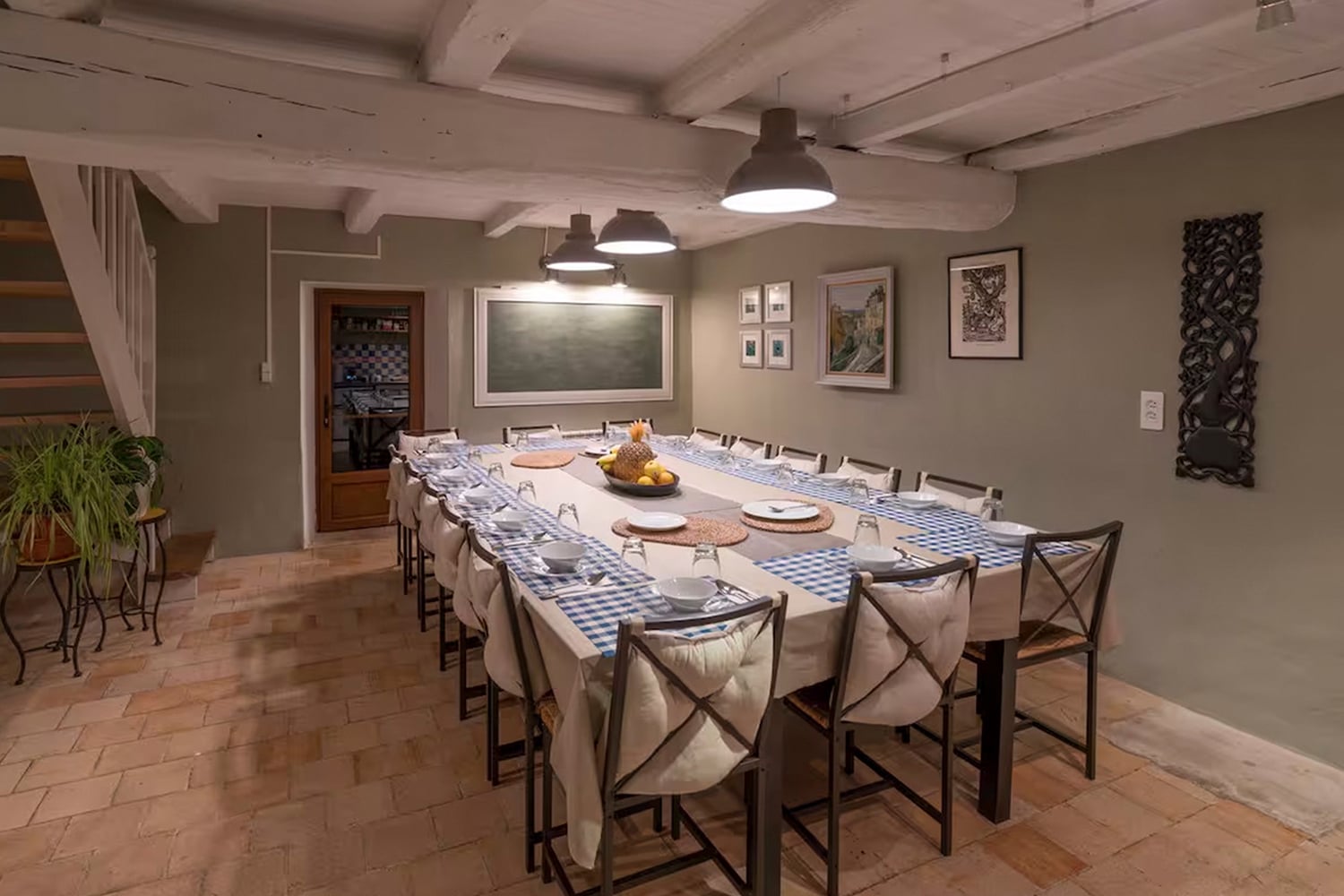 Dining room | Holiday home in Nouvelle-Aquitaine