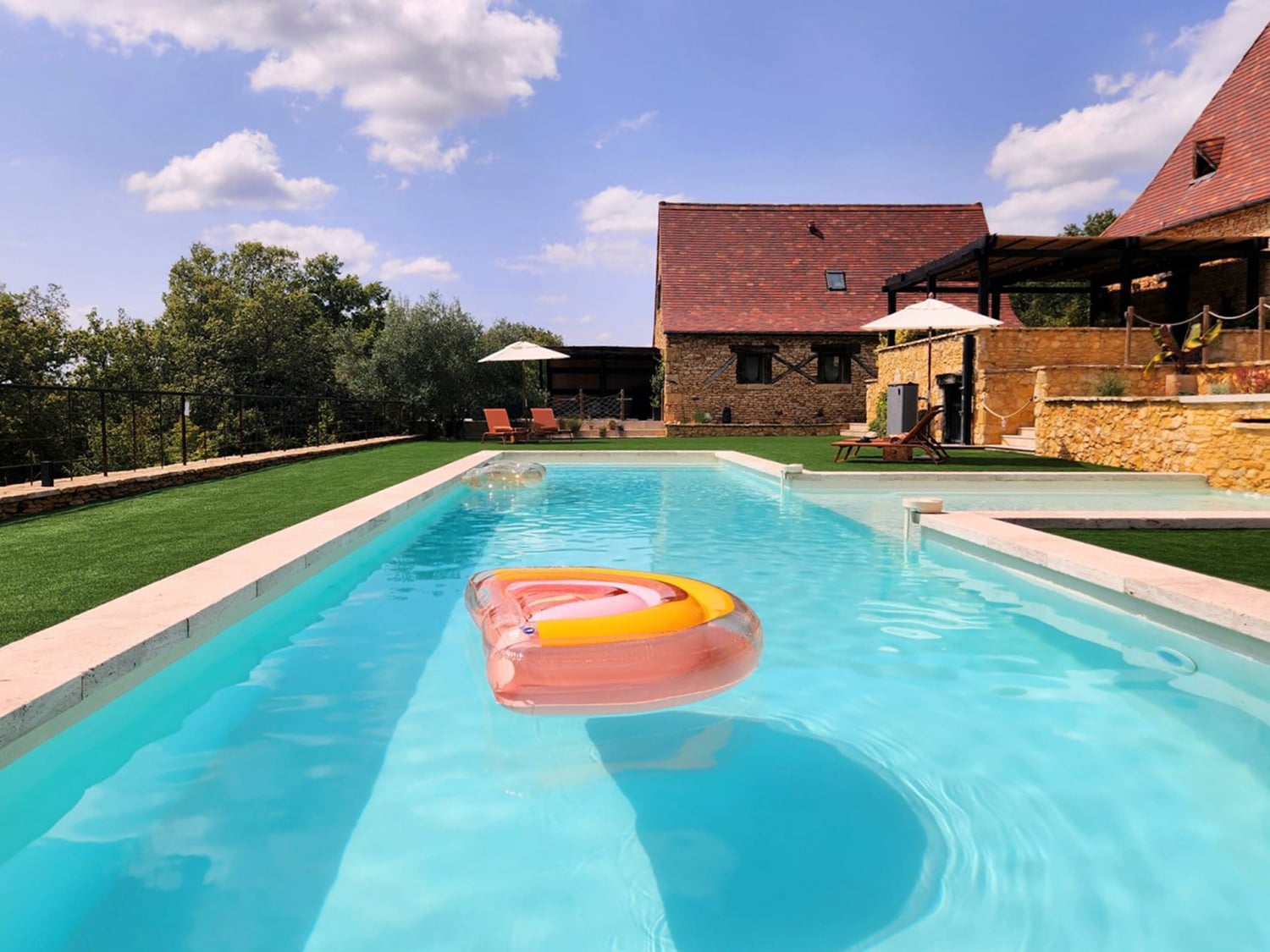 Holiday home near Beynac-et-Cazenac with heated shared pool