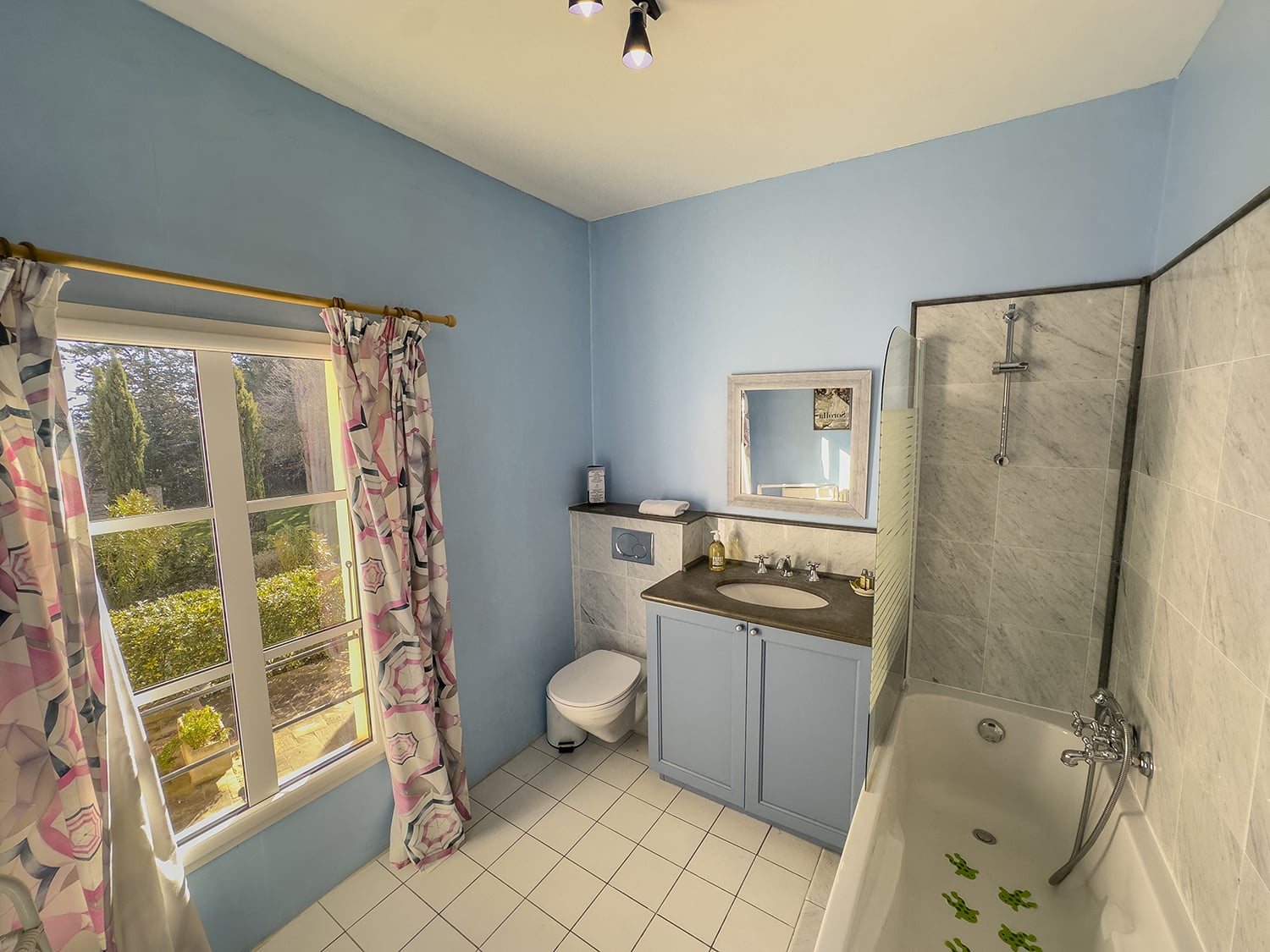 House 2 - Bathroom