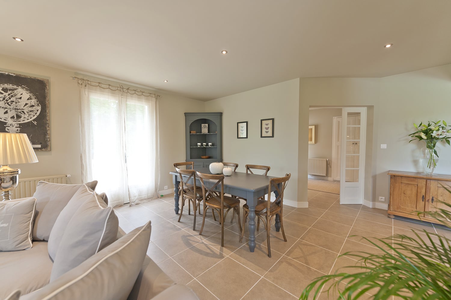 Dining room | Holiday home in Nouvelle-Aquitaine