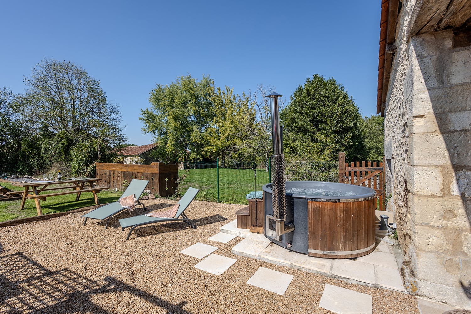 Private, log burner spa hot / cold Private, log burner spa hot / cold
