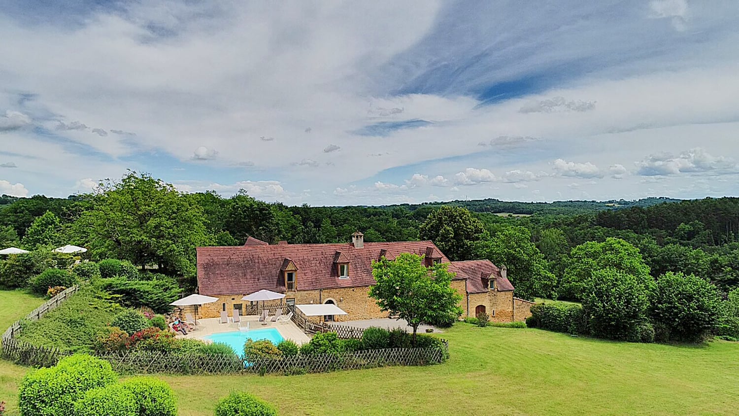 Holiday home with private pool in Dordogne Holiday home with private pool in Dordogne