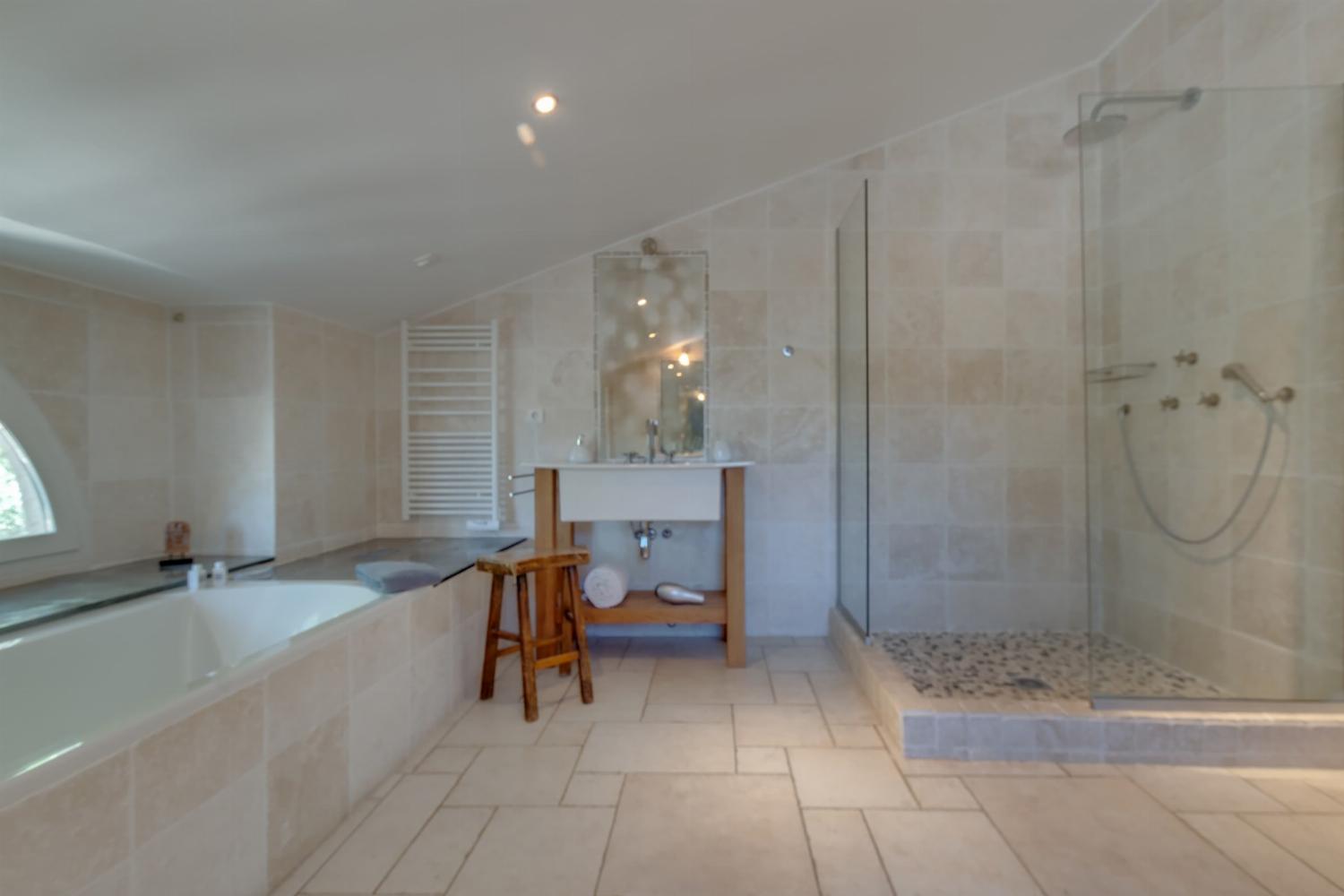 Bathroom | Holiday home in Provence