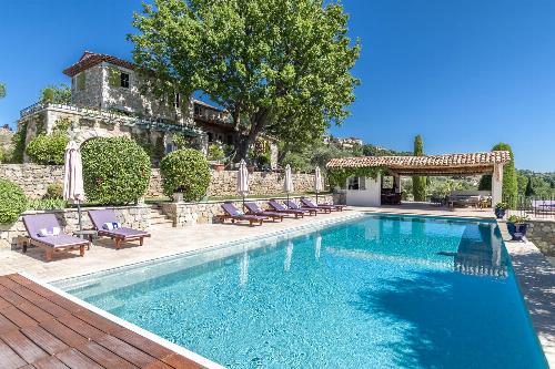 Holiday home in Provence with private heated pool