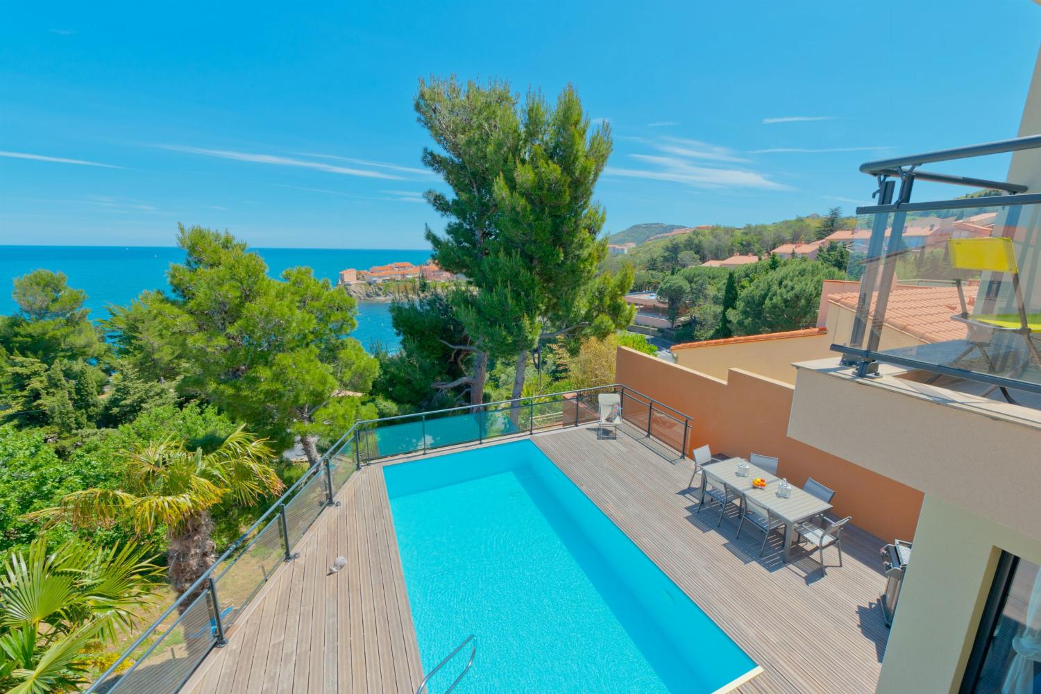 Private heated pool with sea view