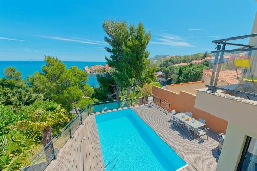 Private heated pool with sea view