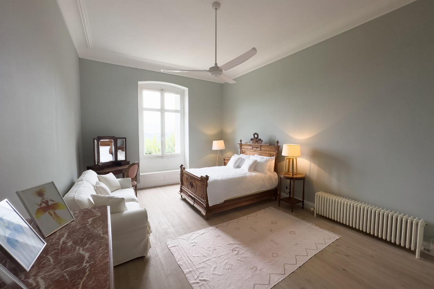 Bedroom | Holiday château in Pyrénées-Atlantiques