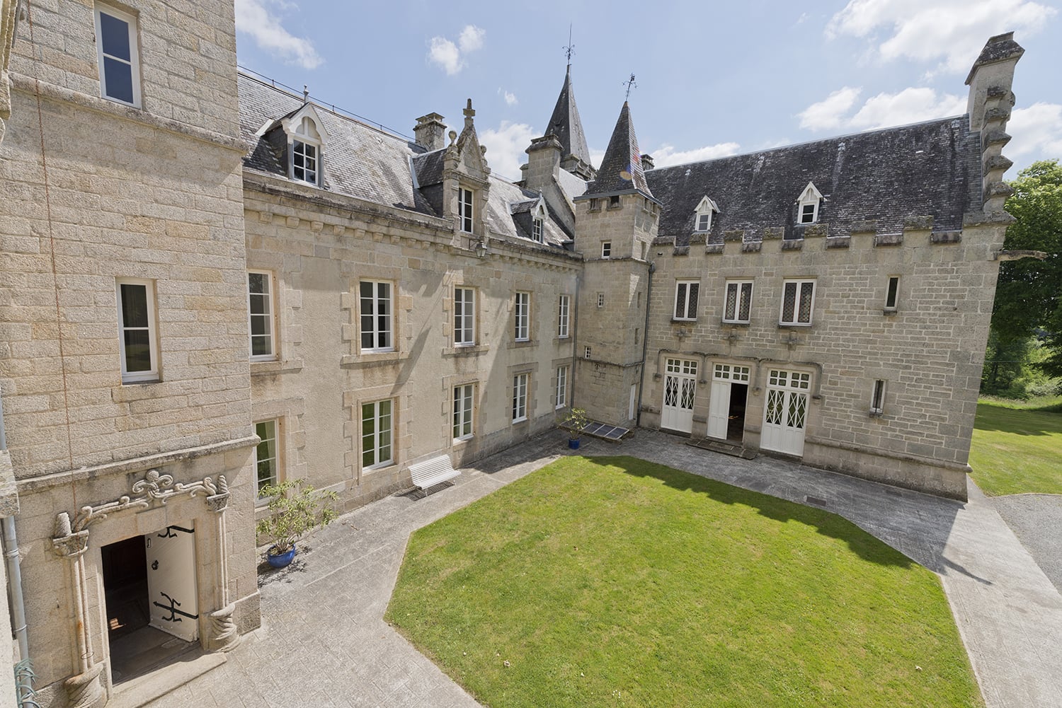 Holiday château in Nouvelle-Aquitaine