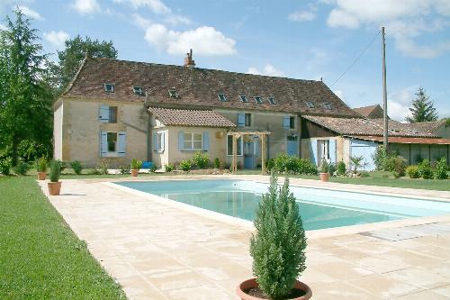 Holiday accommodation in Dordogne with private pool