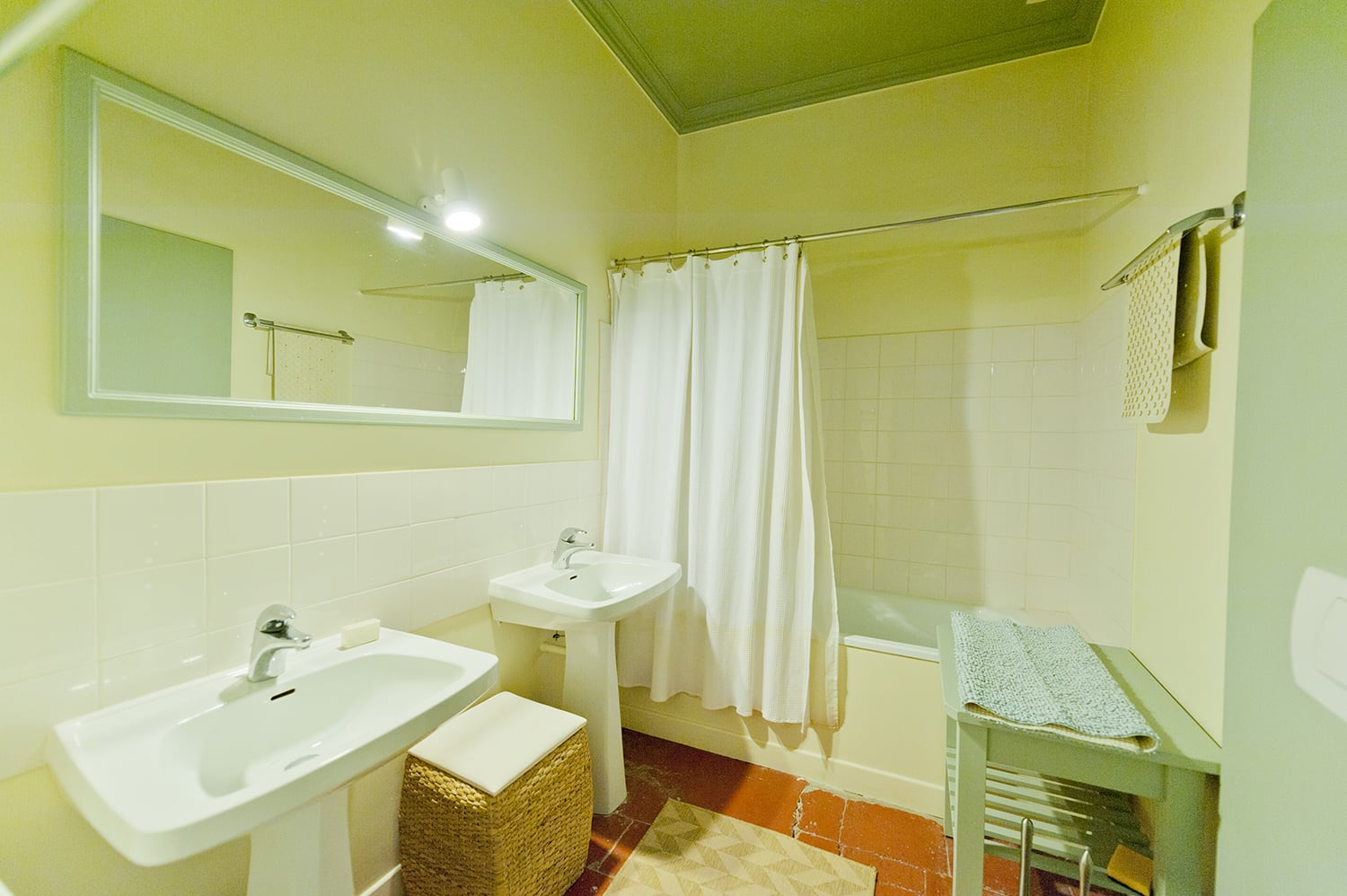 Bathroom | Holiday accommodation in Lisle-sur-Tarn