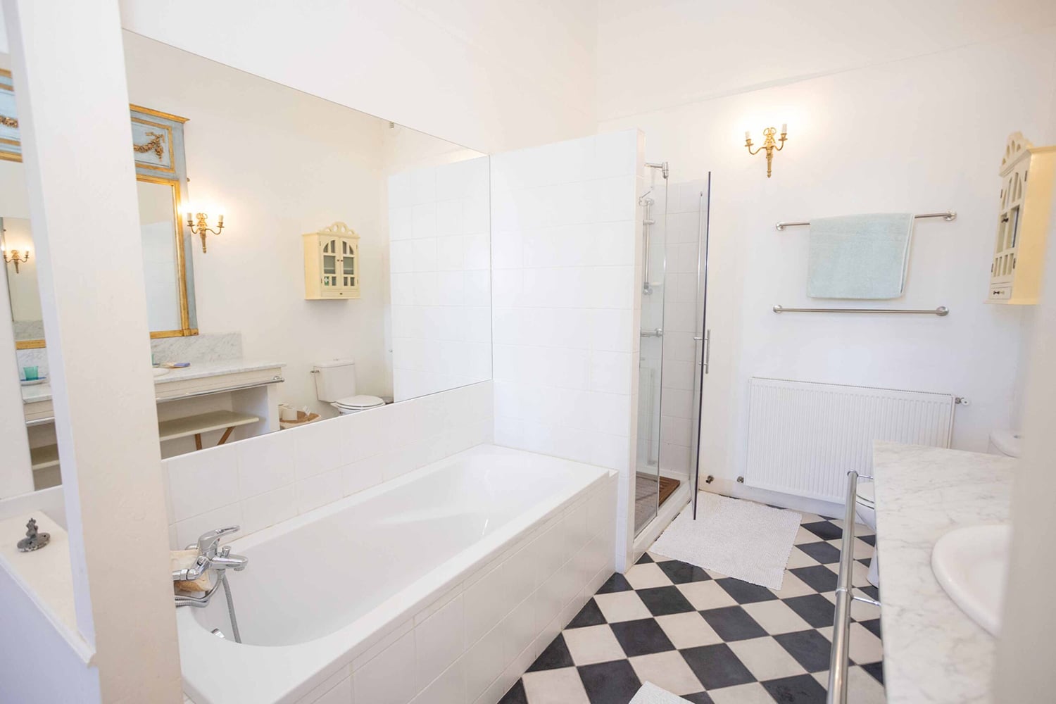 Bathroom | Holiday château in Haute-Garonne