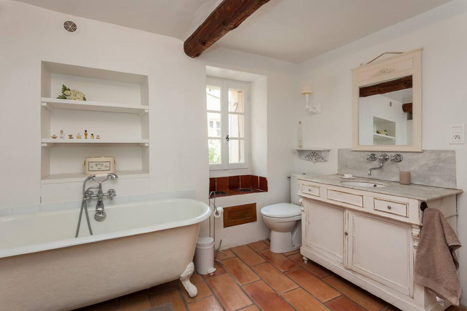 Bathroom | Holiday accommodation in Provence