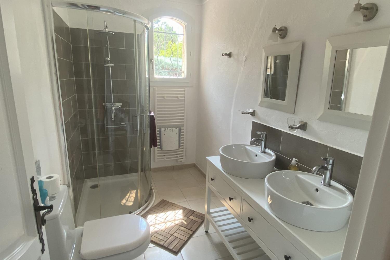 Bathroom | Holiday villa in Provence