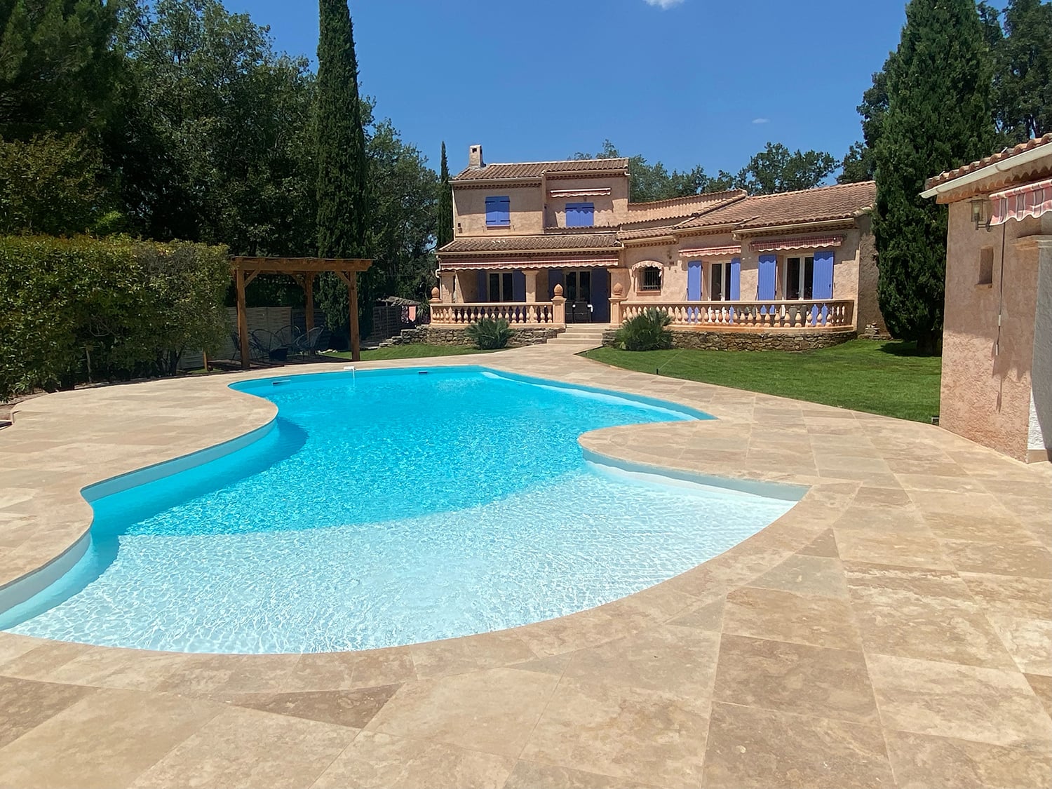 Holiday villa in Provence with private heated pool