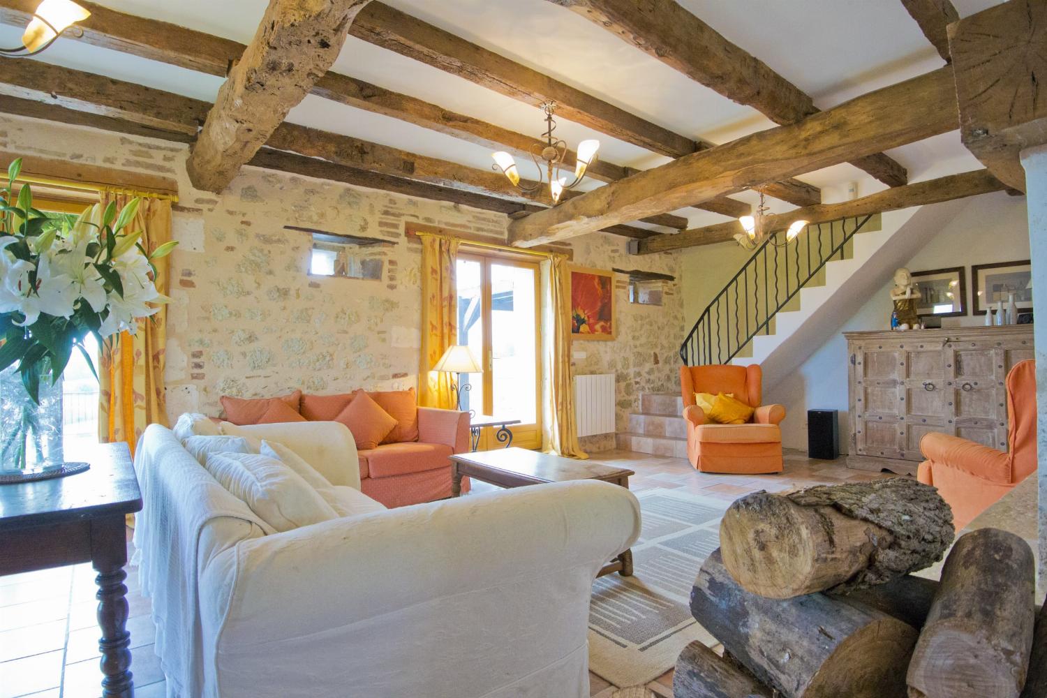 Living room | Rental home in Tarn-en-Garonne