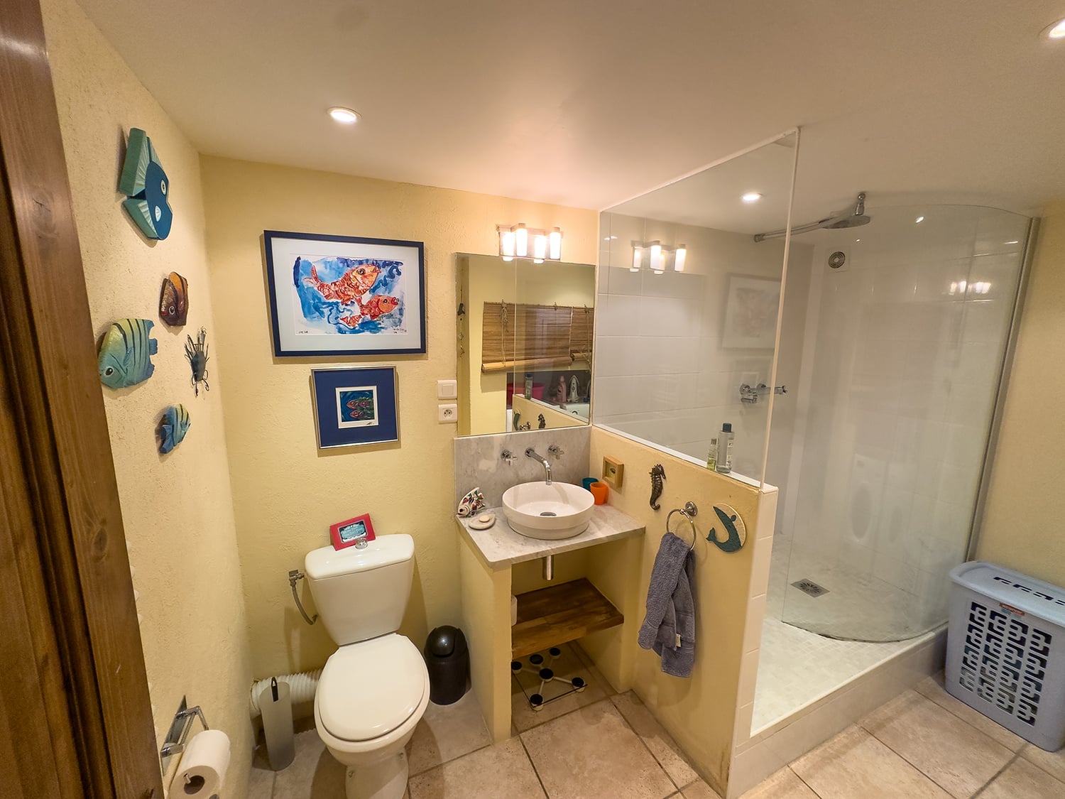 Bathroom | Rental home in Gers