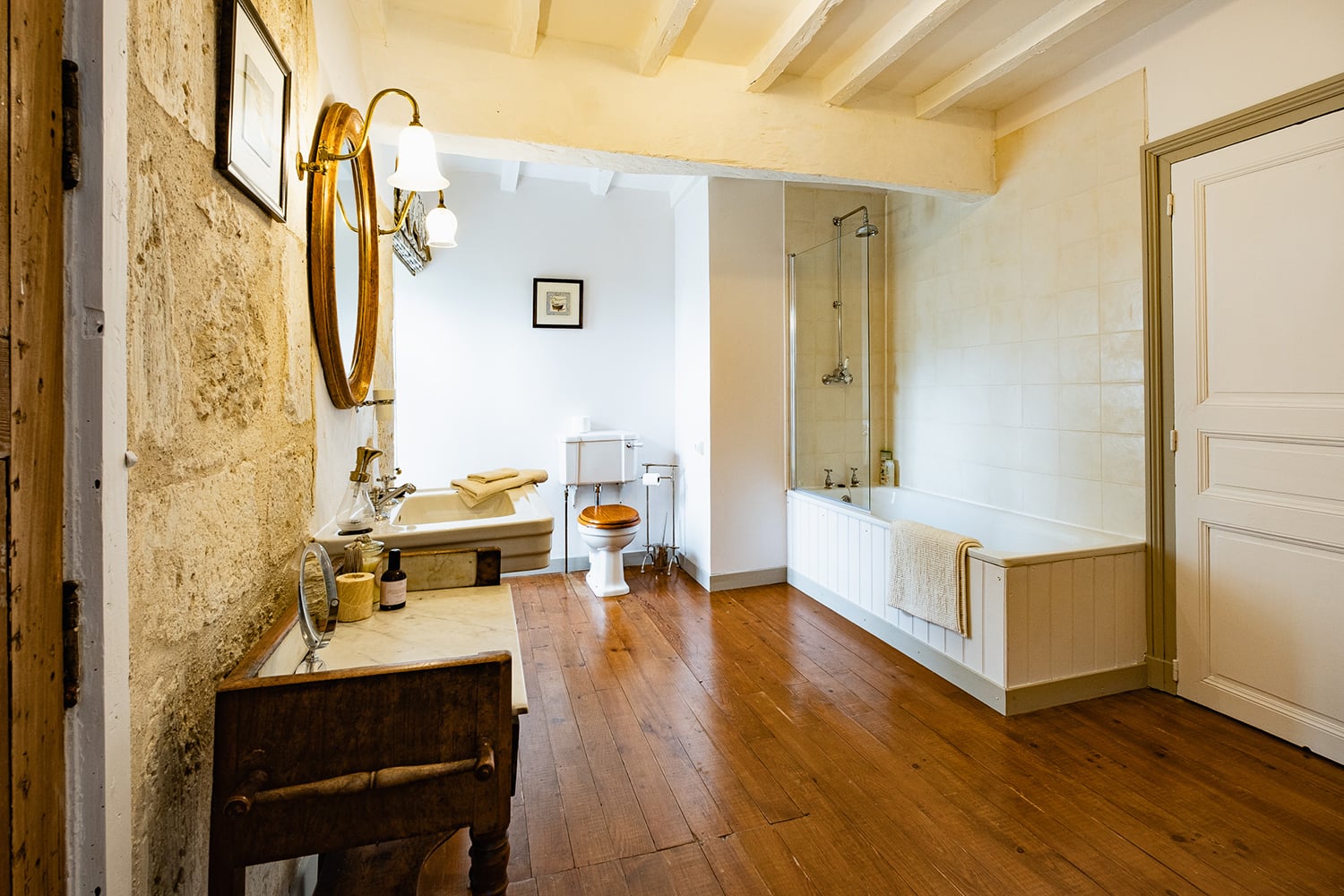 Bathroom | Holiday château in Saint-Mézard