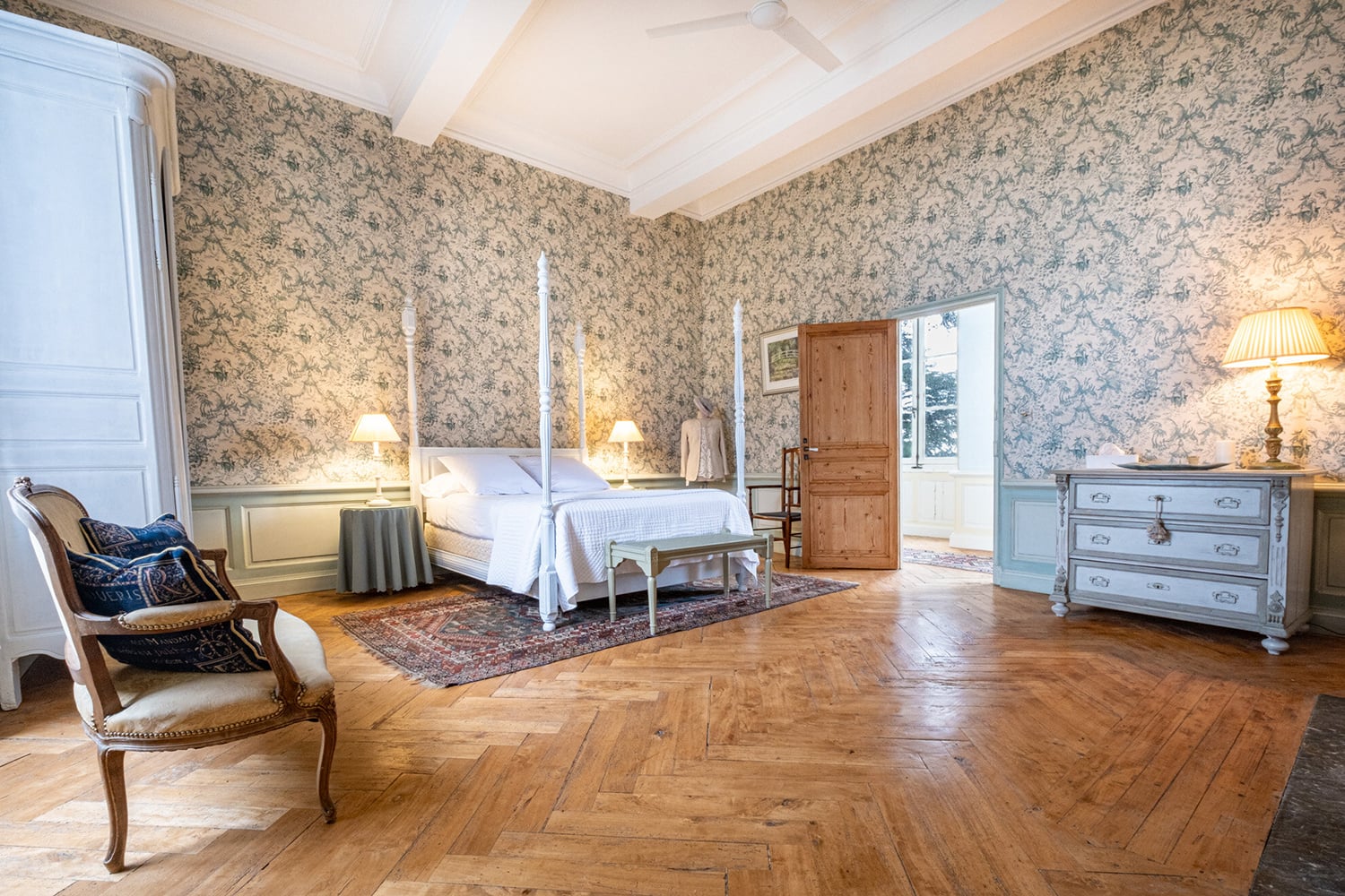 Bedroom | Holiday château in Saint-Mézard