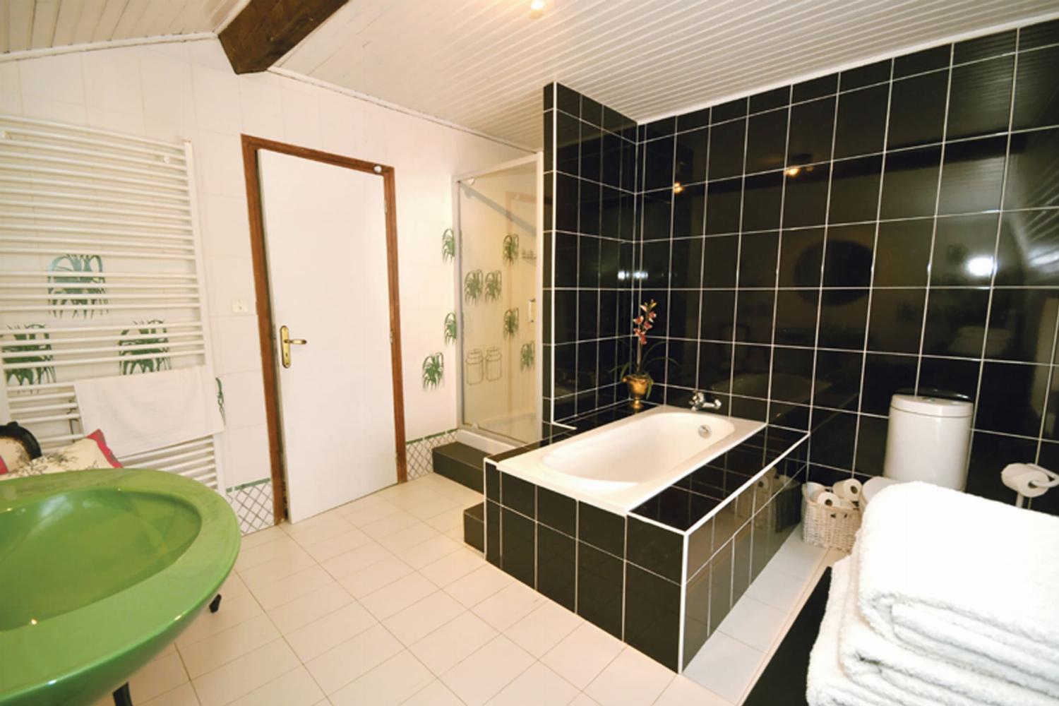 Bathroom | Holiday accommodation in Dordogne