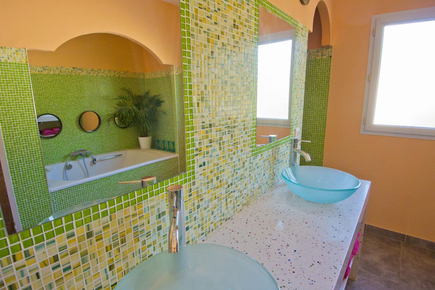 Bathroom | Holiday villa in South of France