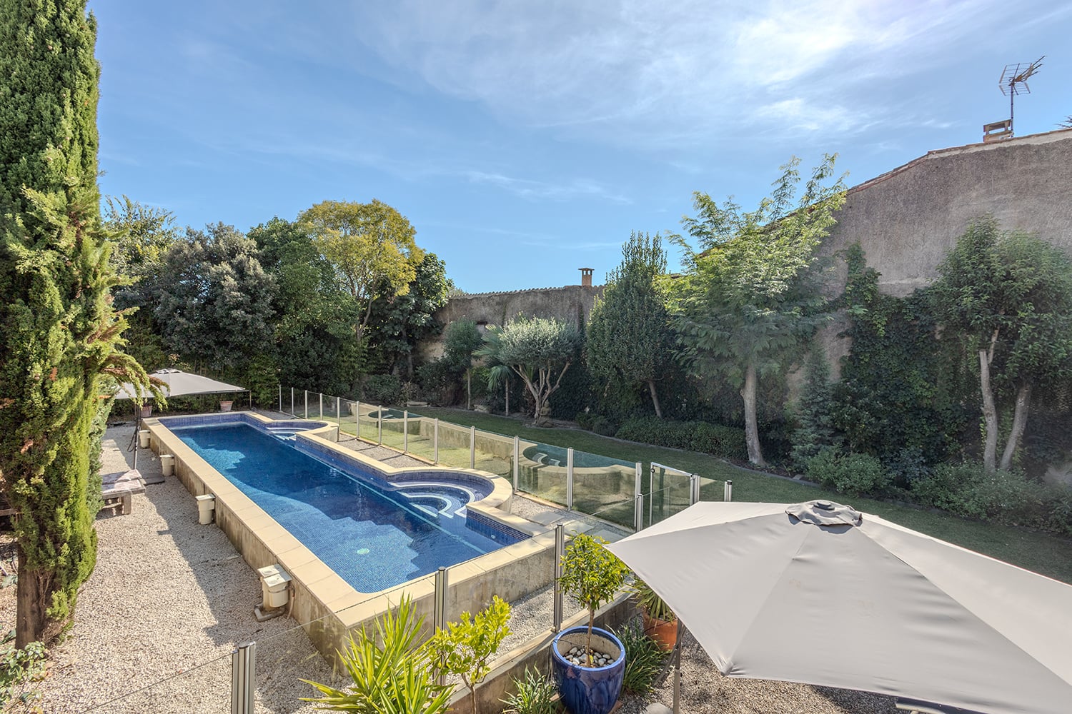 Private pool Private pool