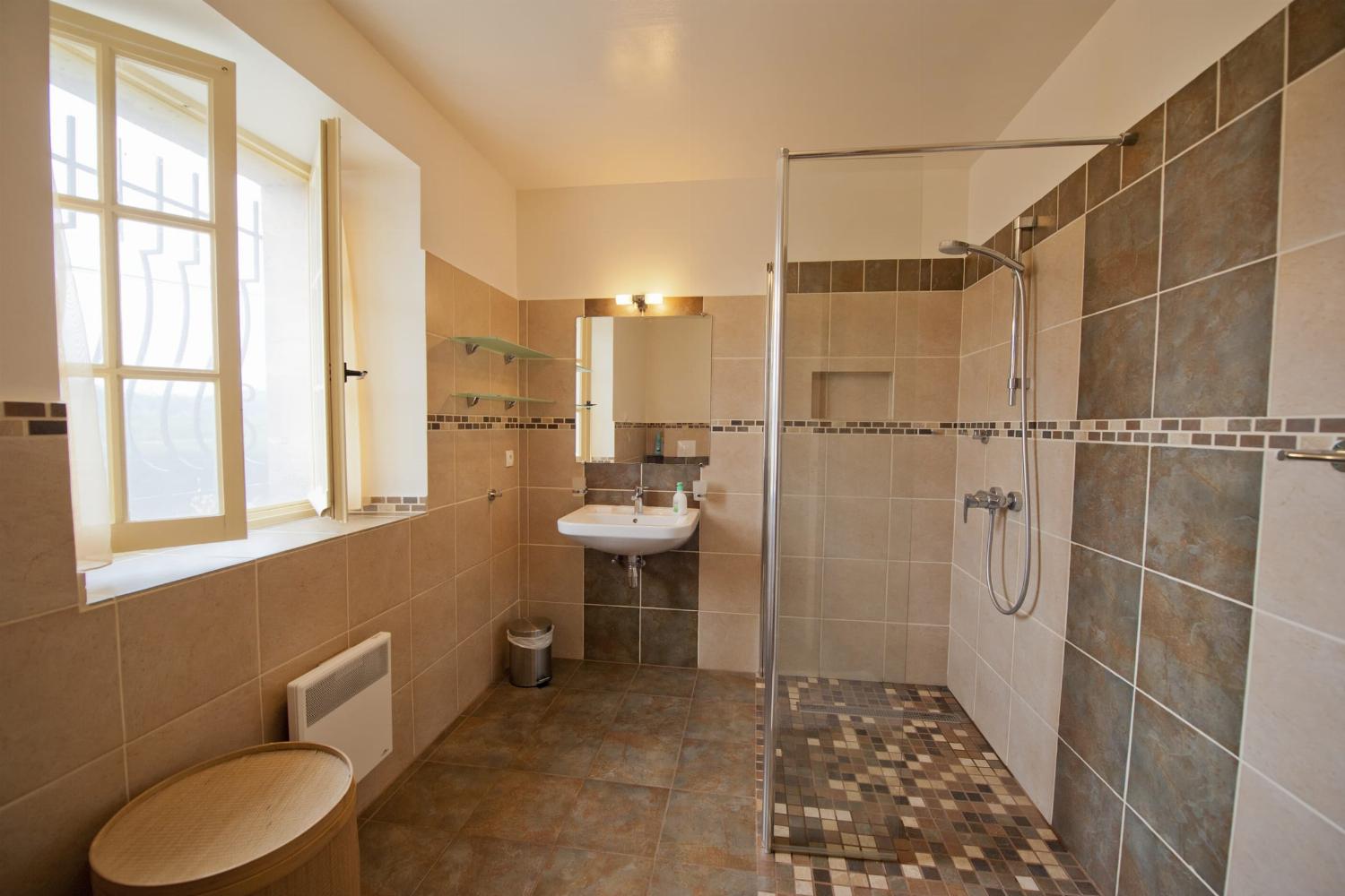 Bathroom | Holiday accommodation in Tarn-en-Garonne