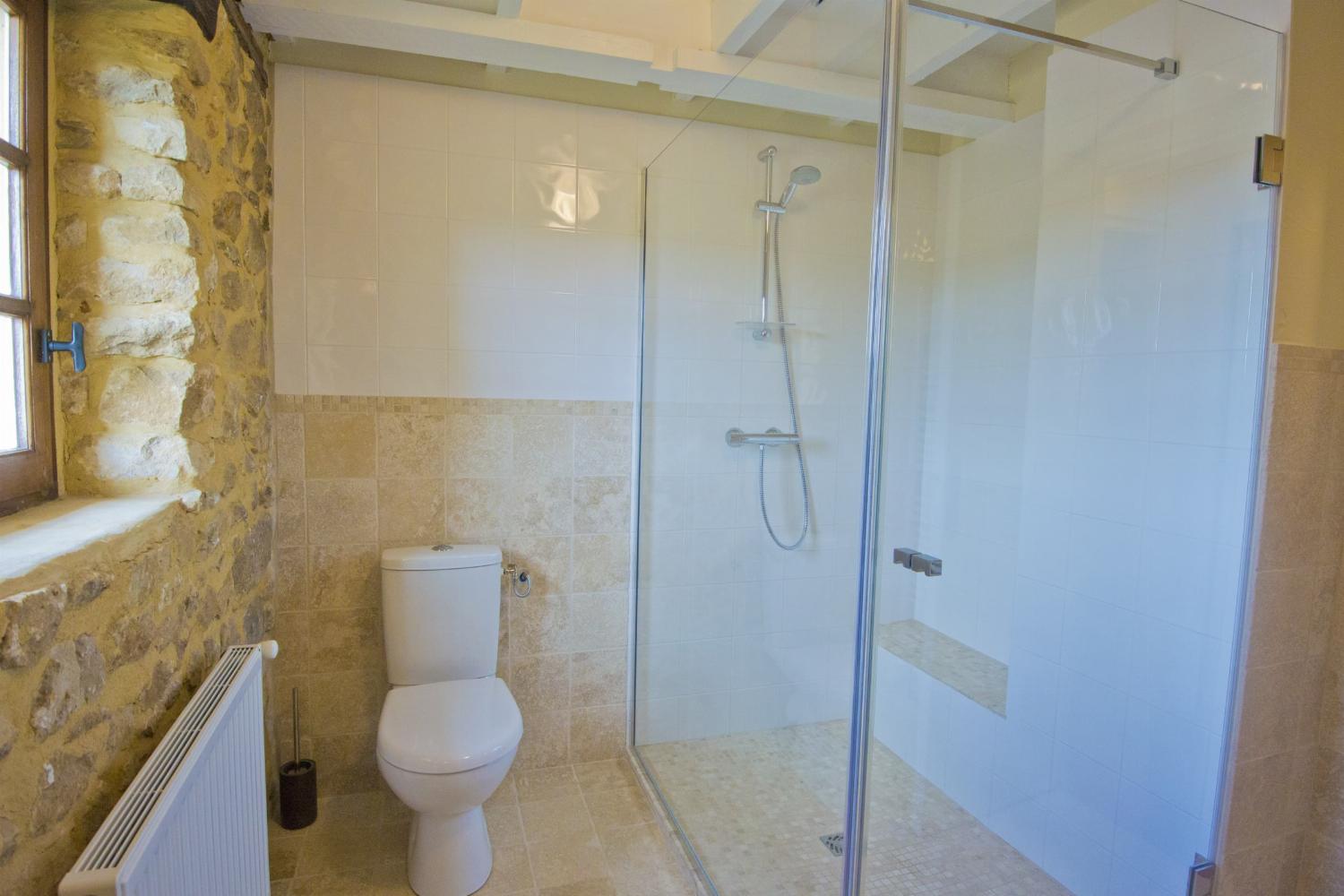 Bathroom | Holiday accommodation in Tarn-en-Garonne