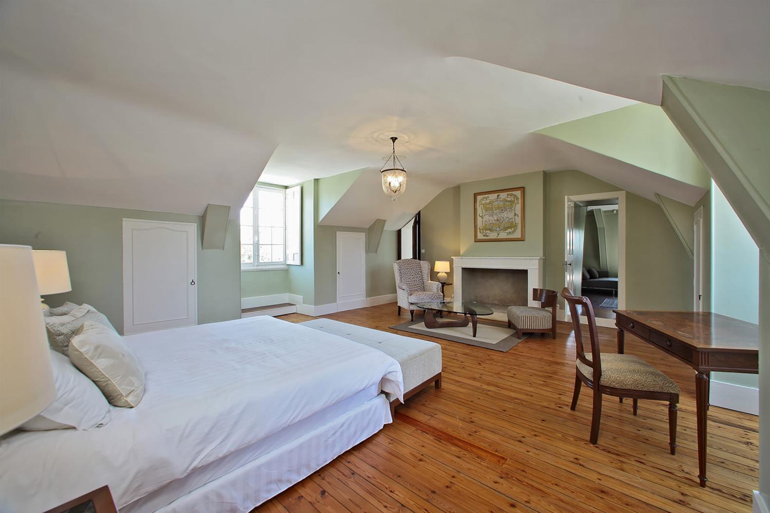 Bedroom | Holiday château in Dordogne