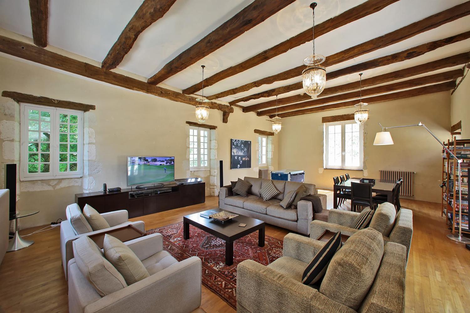 Living room | Holiday château in Dordogne