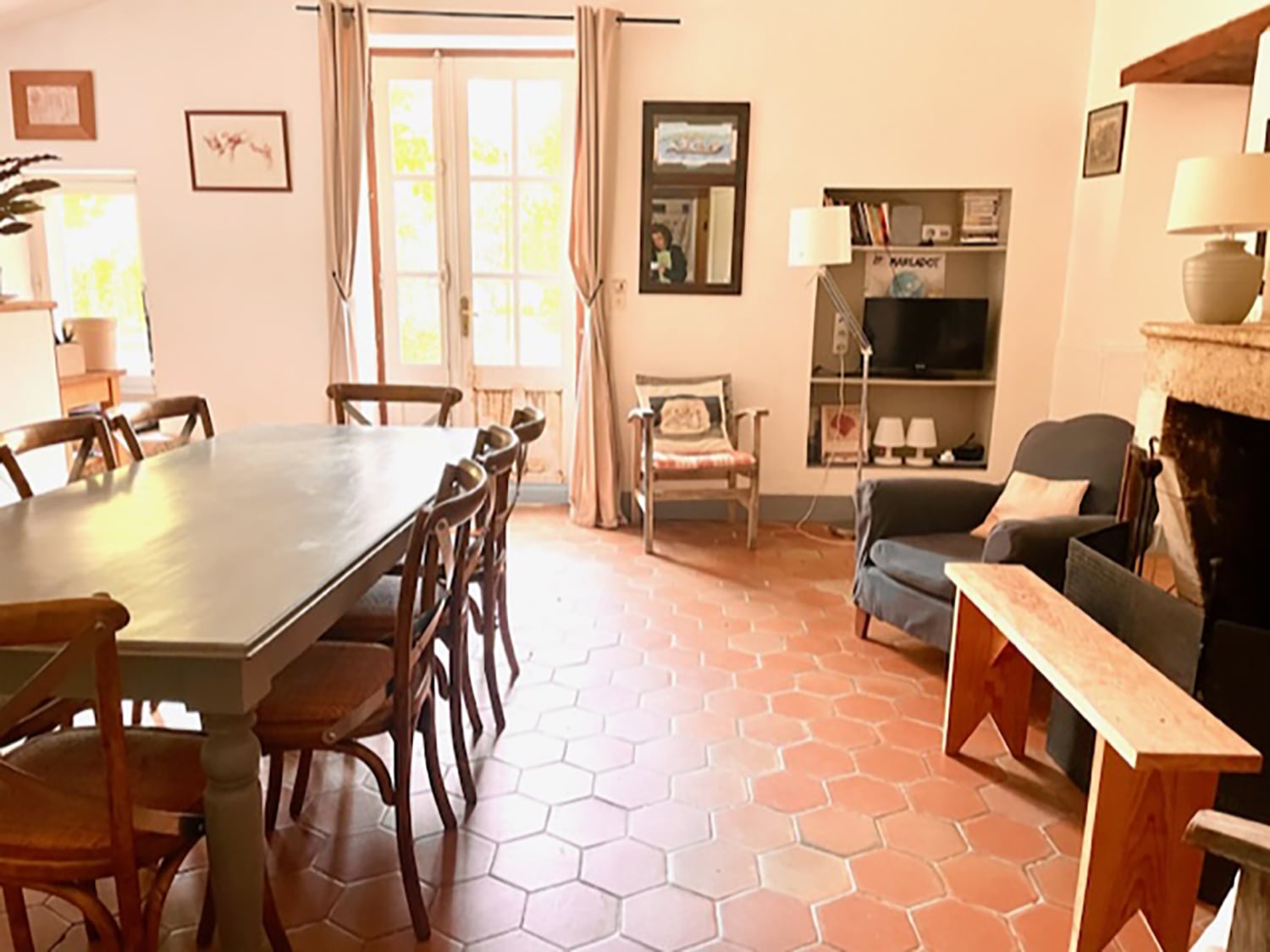 Dining room | Rental home in Gironde