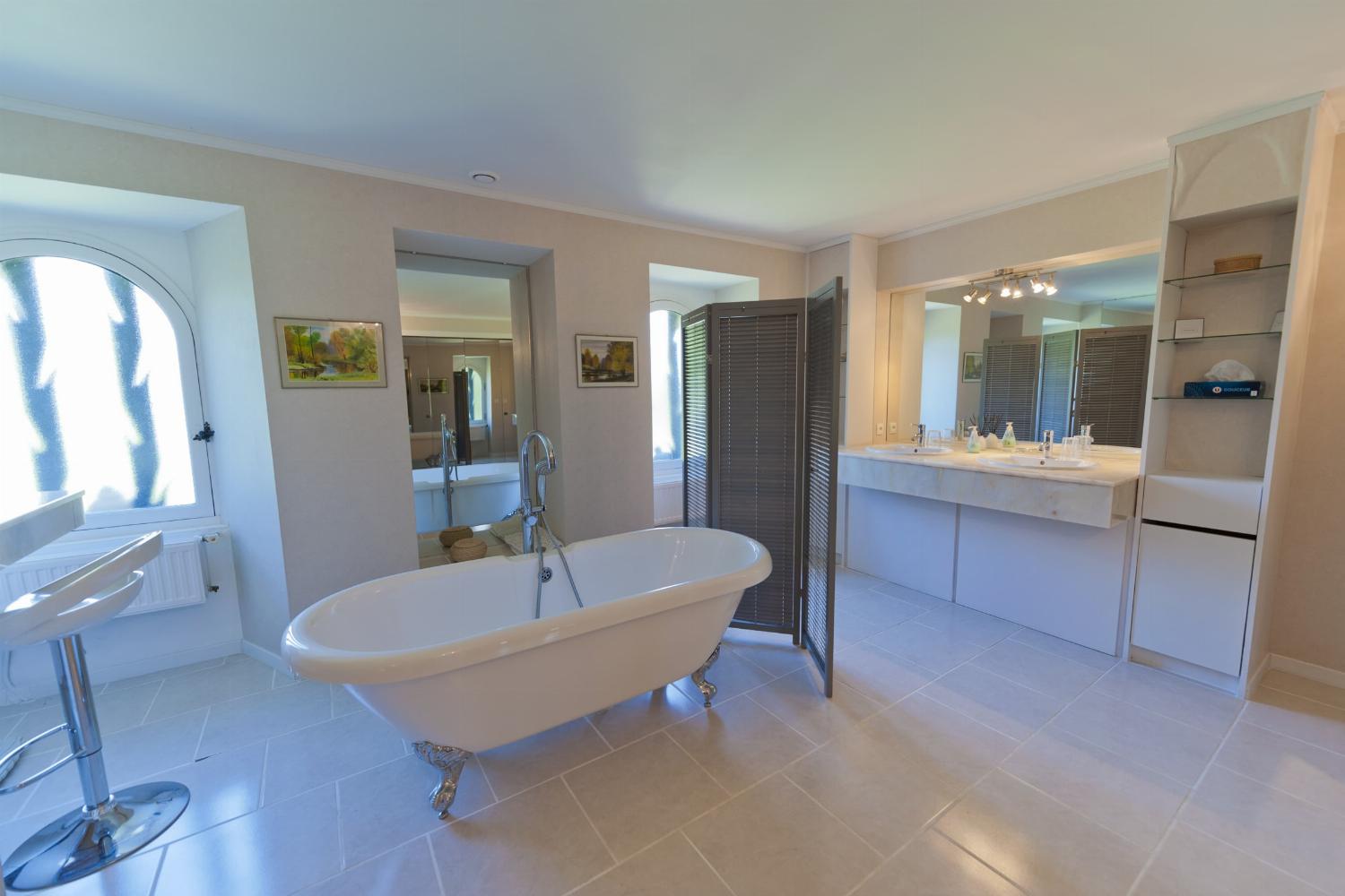 Bathroom | Holiday home in Loire