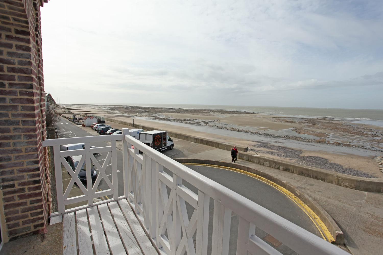 1st floor terrace with sea view | Rental home in Brittany